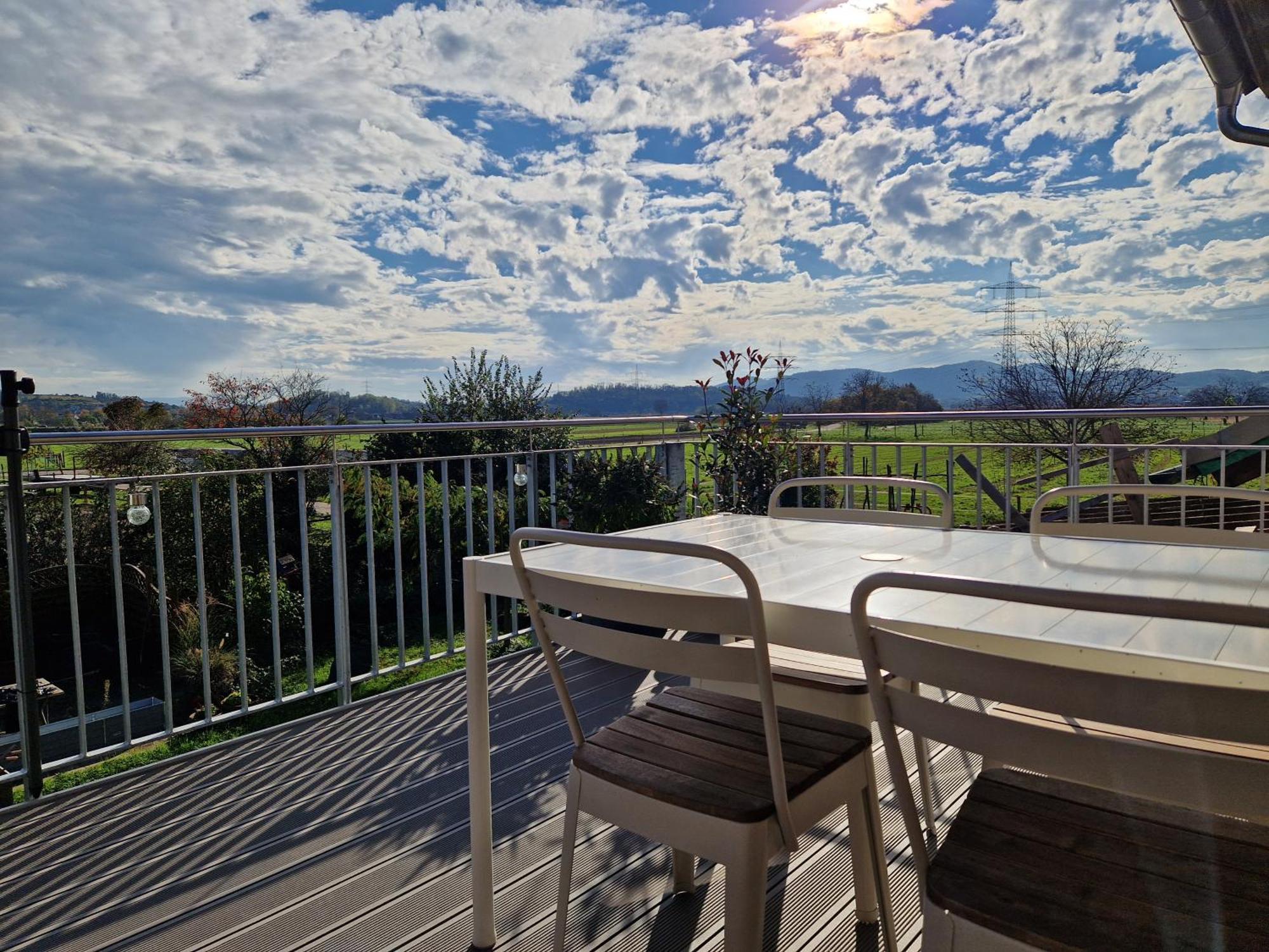 Fewo1 Neuwertige, Grosse 110Qm Fewo Ueber Zwei Etagen Mit Balkon Im Aussenbereich Riegel Eksteriør bilde